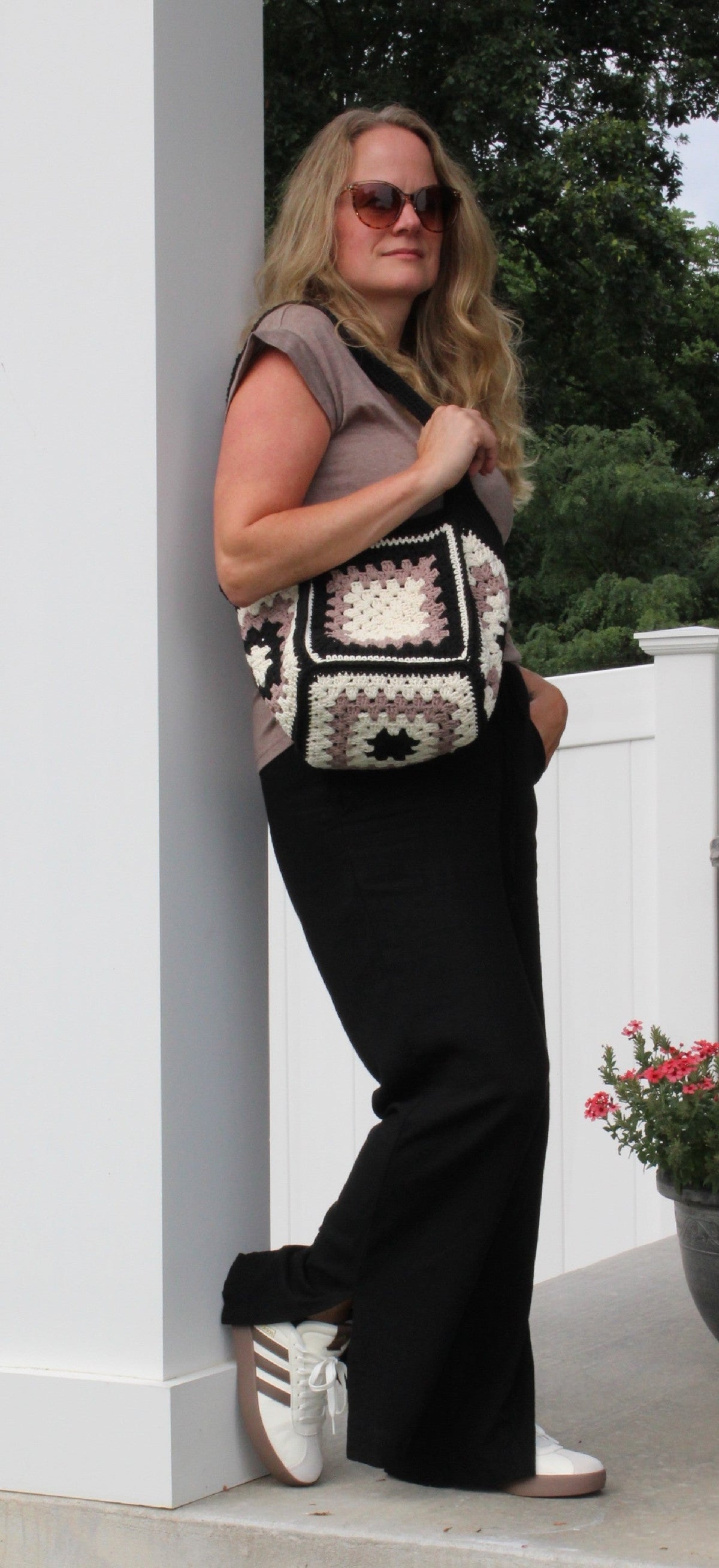Crochet Hand Bag - Black and Beige - DENIM & ONYX